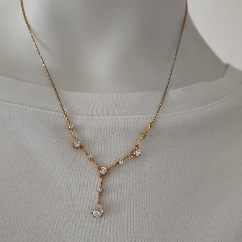 Elegant Gold Necklace with Crystal Accents
